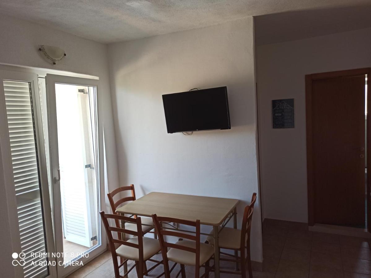 Apartamento Boni02 Gdinj Exterior foto