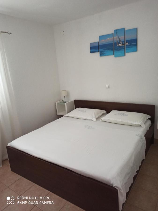 Apartamento Boni02 Gdinj Exterior foto