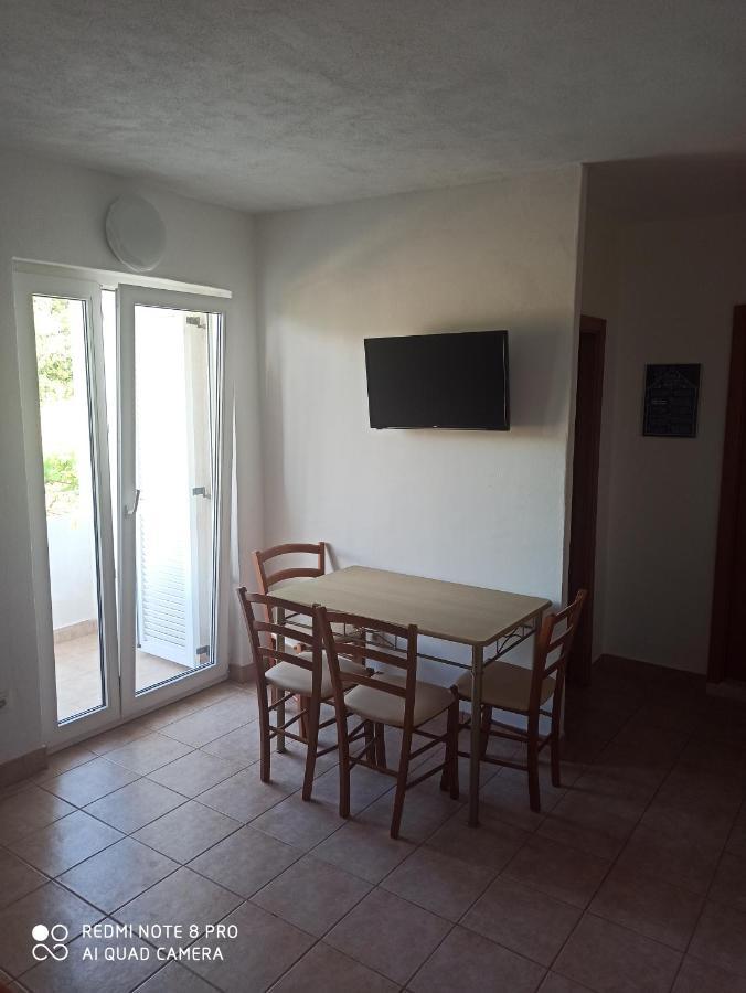 Apartamento Boni02 Gdinj Exterior foto